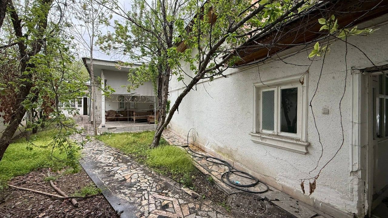 Shaxar markazi Sodiq Azimov kochasida 3,5 sotx hovli uy yer hisobida sotiladi — 4