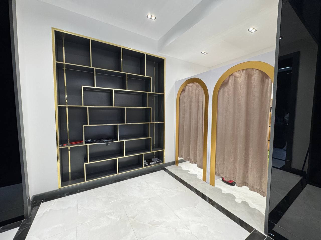 Продается Коммерческое помещение в Яккасарайском районе, 110 м², 1 этаж — 2