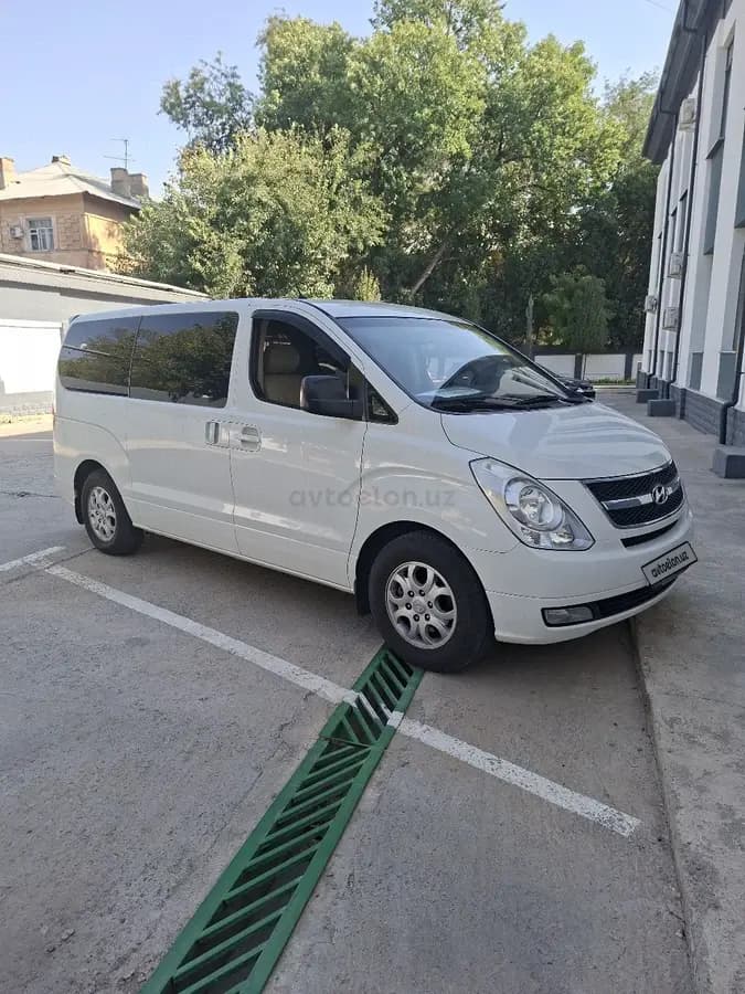 Hyundai Starex 2010 — 2