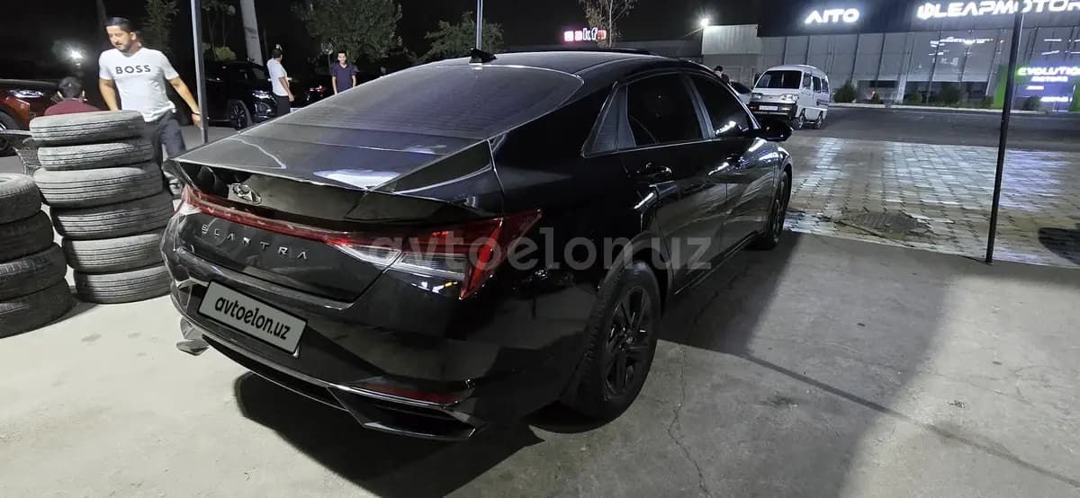 Hyundai Elantra 2022 — 2