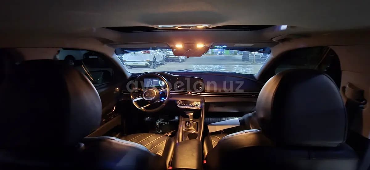 Hyundai Elantra 2022 — 4
