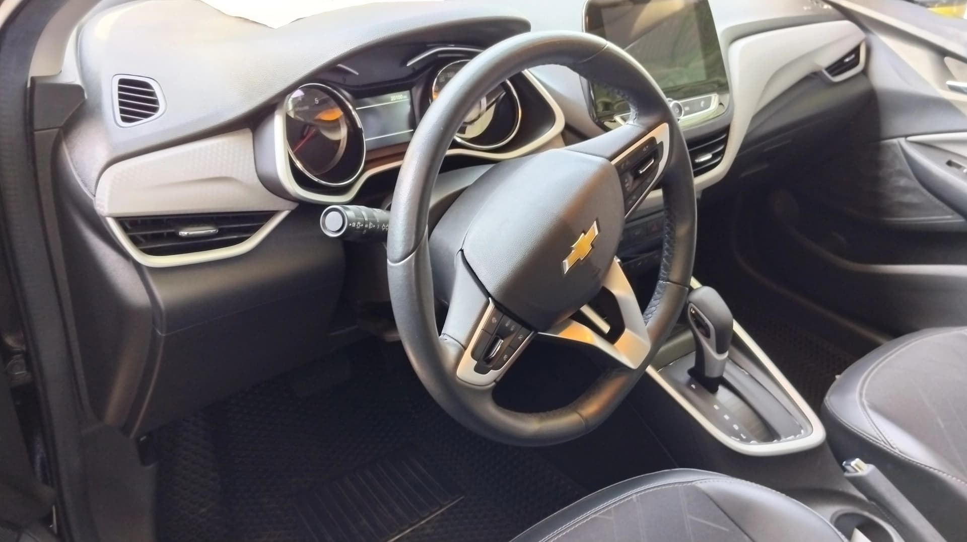 Chevrolet Onix 2023 — 2