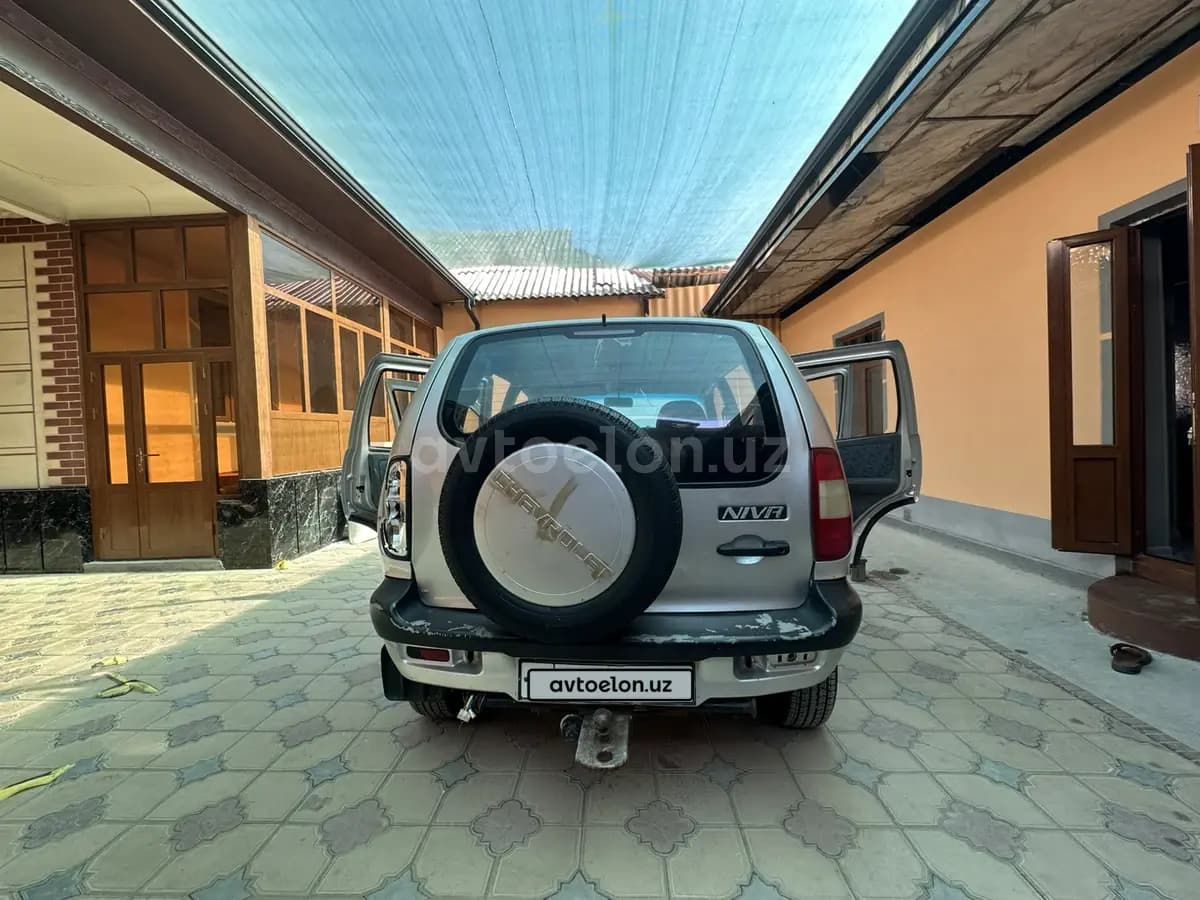 Chevrolet Niva 2005 — 1
