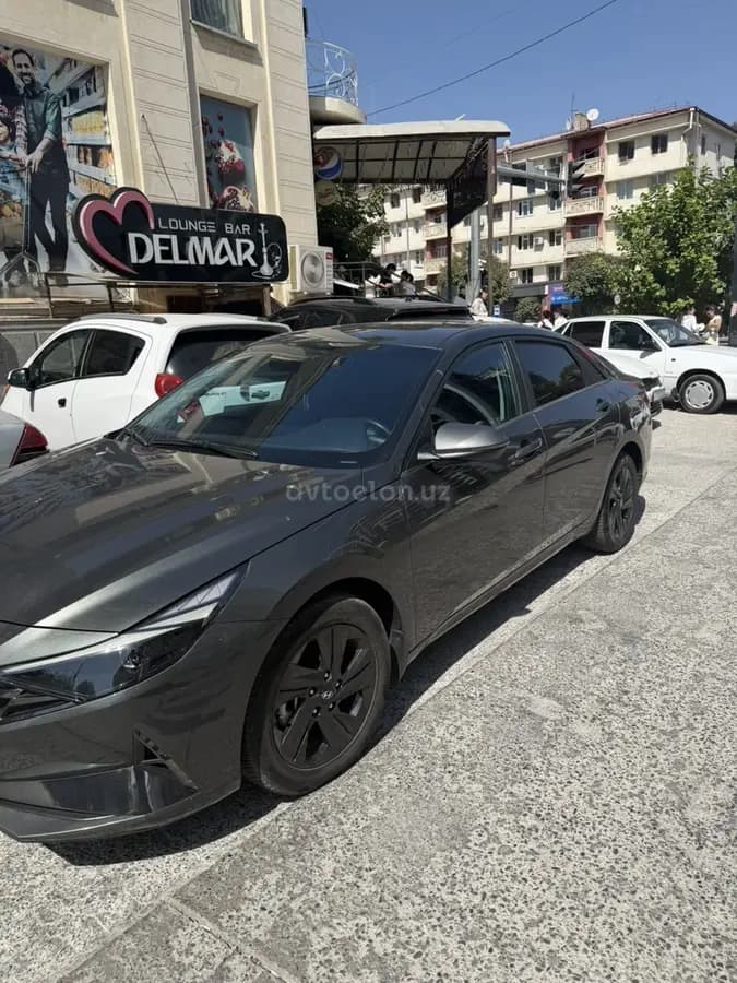 Hyundai Elantra 2022 — 2