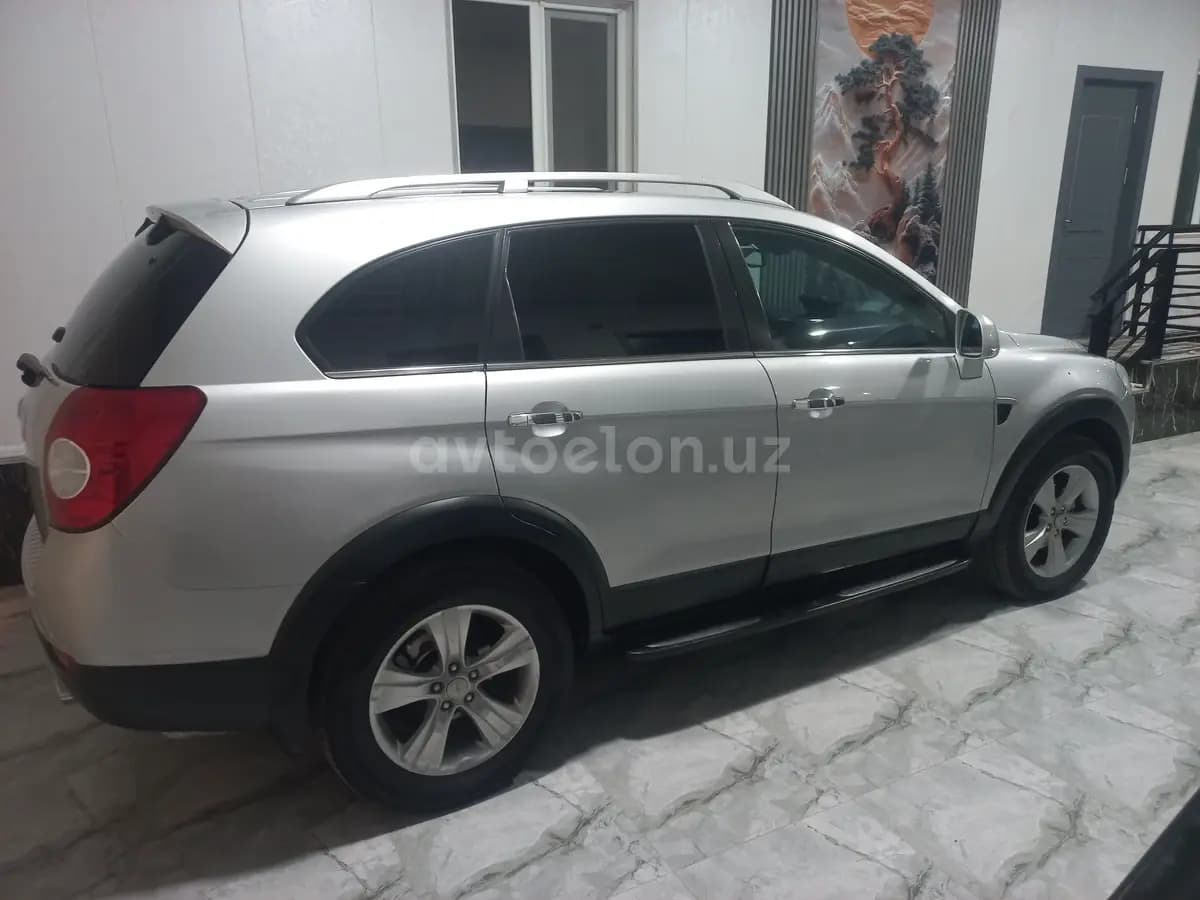 Chevrolet Captiva, 1 позиция 2010 — 2