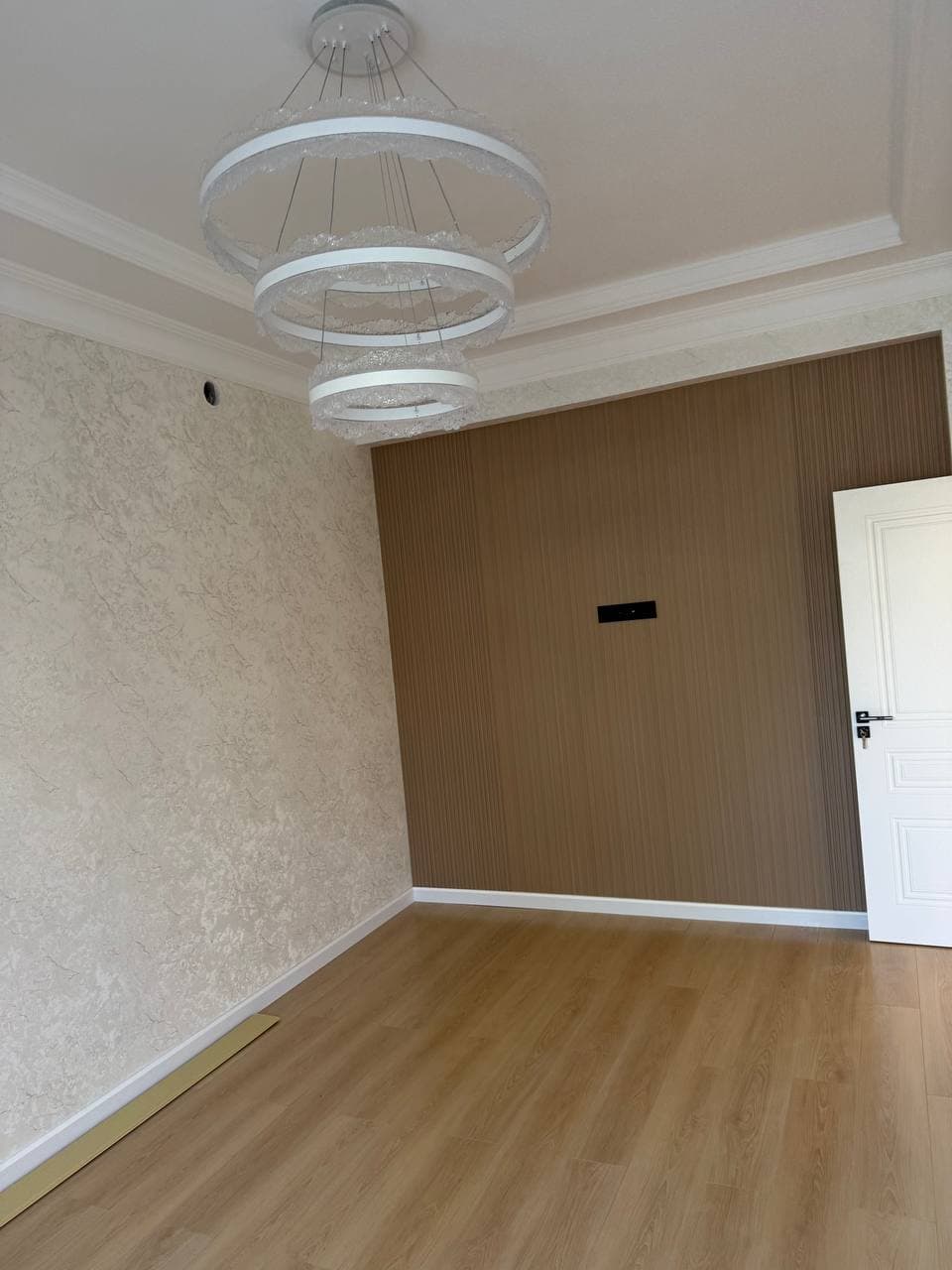 Yanguhayot tumani 1.3soth 5 xona maktab bogcha 200metr avtobus astanovkasi 50 metr tayor uy 108000 y.e. tel 977007040 — 4