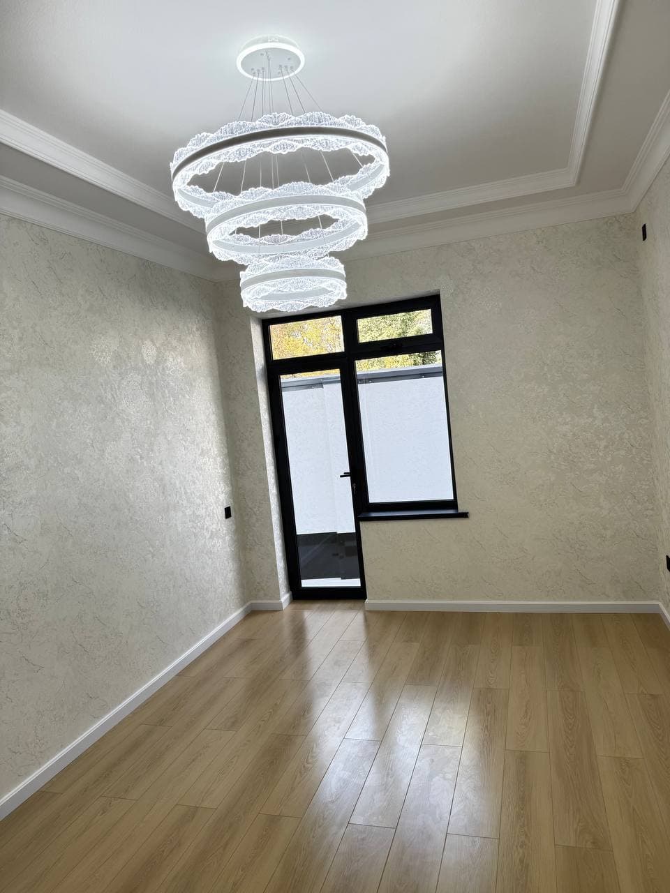 Yanguhayot tumani 1.3soth 5 xona maktab bogcha 200metr avtobus astanovkasi 50 metr tayor uy 108000 y.e. tel 977007040 — 6