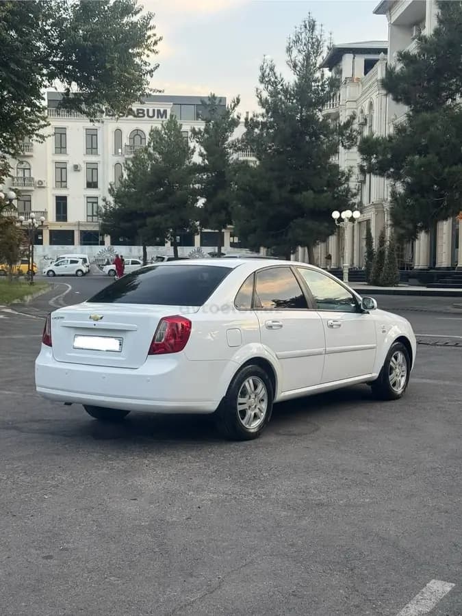 Chevrolet Lacetti, 2 позиция 2011 — 2