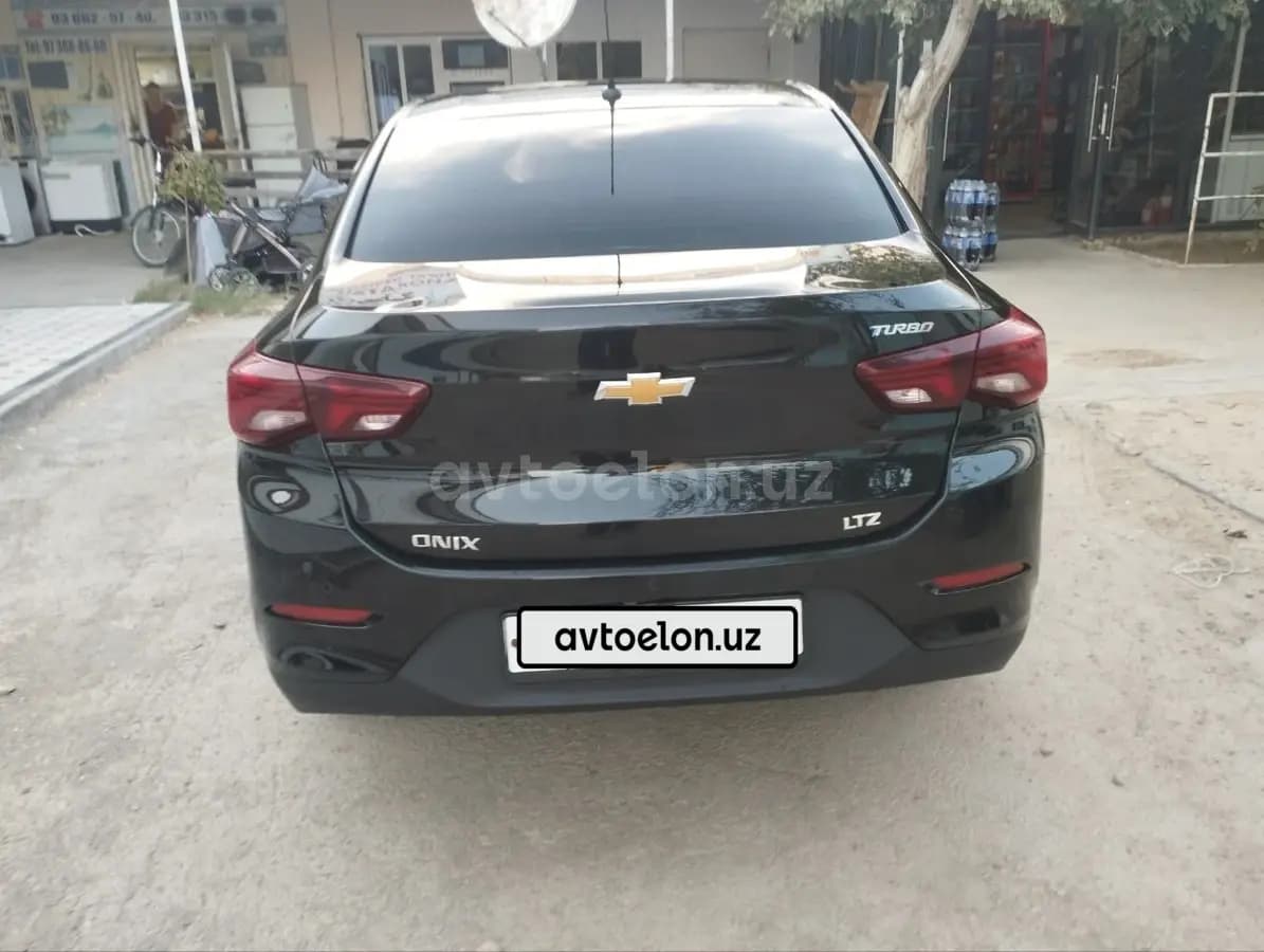 Chevrolet Onix 2023 — 3