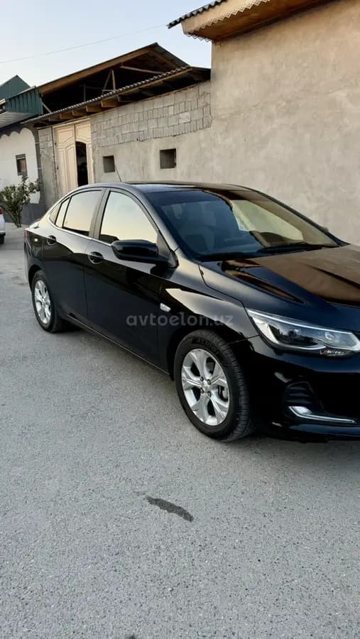 Chevrolet Onix 2023 — 2
