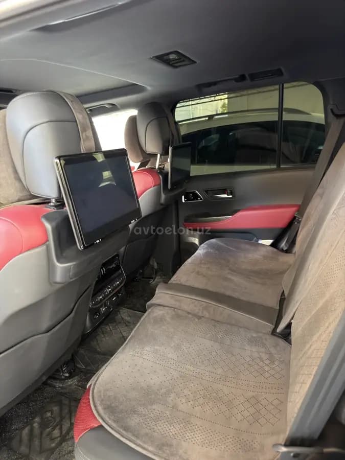 Toyota Land Cruiser Prado 2024 — 4