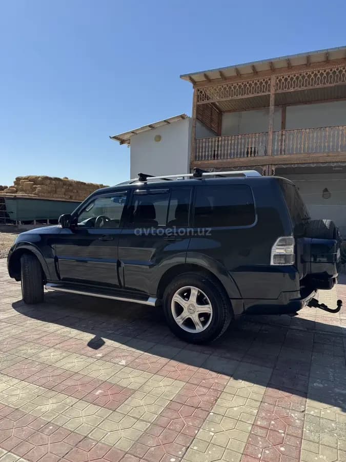 Mitsubishi Pajero 2010 — 2