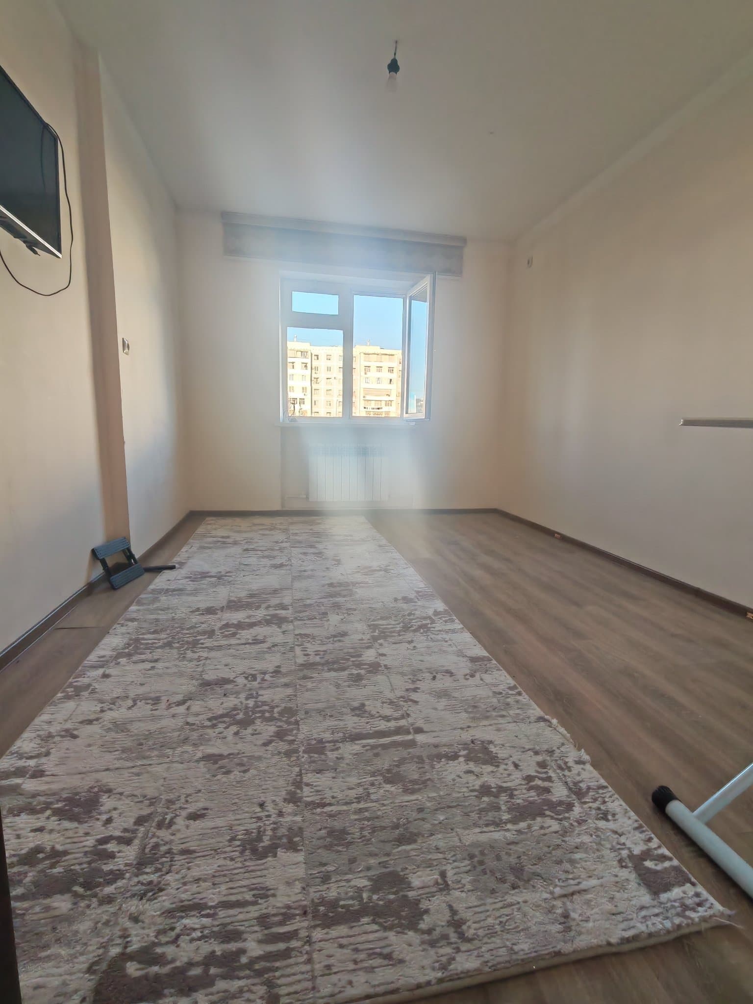 Sotiladi 5-a metro liniyasida 2 xona 3 etaj 7 etajli dom gishtli navastroyka 44m2 60000y.e. — 2
