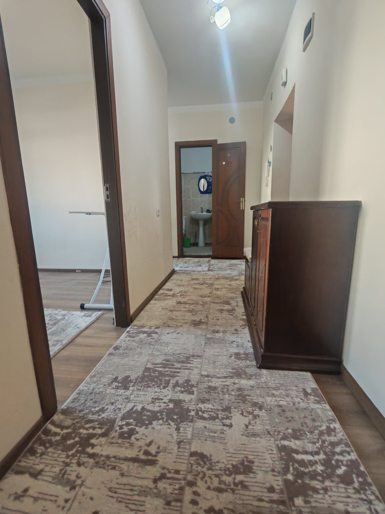 Sotiladi 5-a metro liniyasida 2 xona 3 etaj 7 etajli dom gishtli navastroyka 44m2 60000y.e. — 3