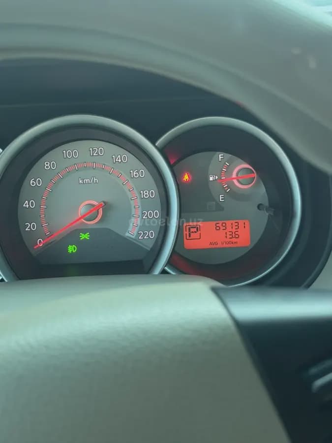 Nissan Tiida 2008 — 4