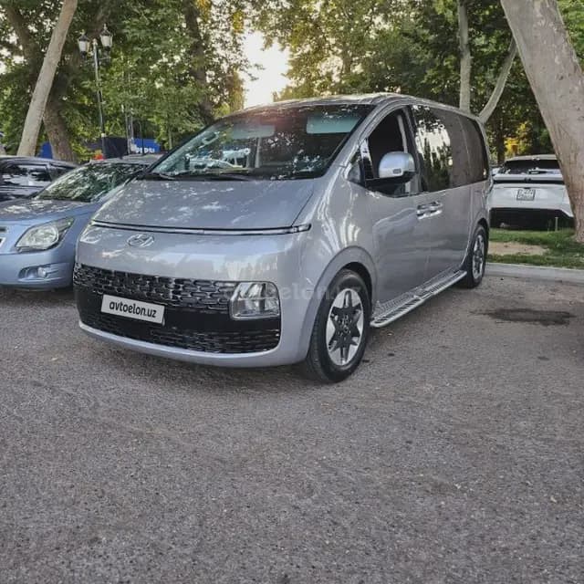 Hyundai Staria 2023 — 1