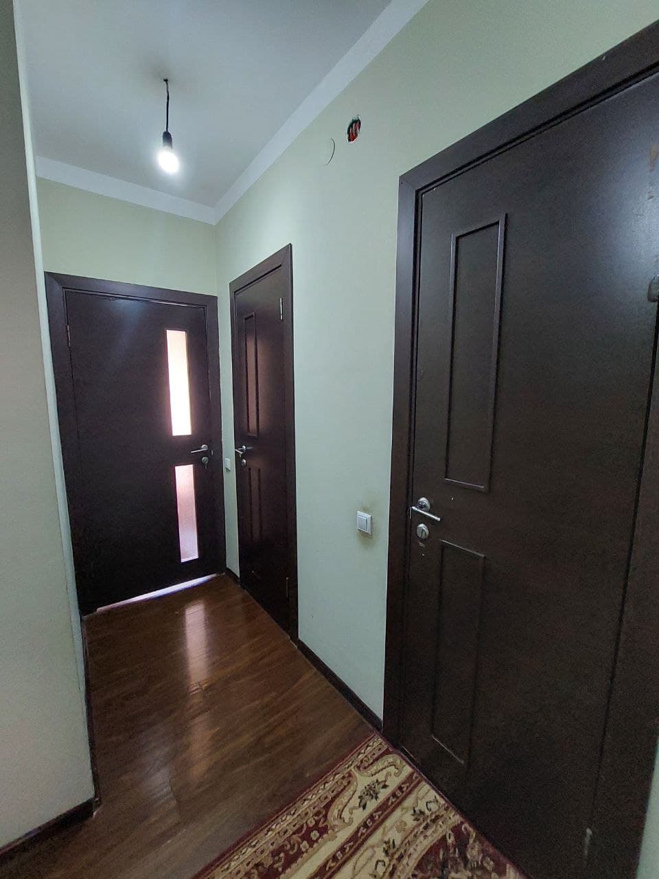 2 xona Qorasaroyda — 3