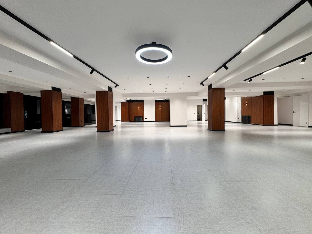 Продаётся Офис 910м². Первая линия — 3