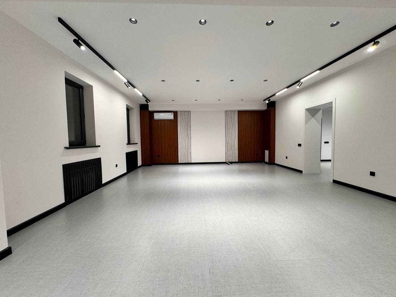 Продаётся Офис 910м². Первая линия — 6