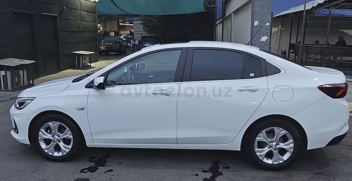 Chevrolet Onix 2023 — 3