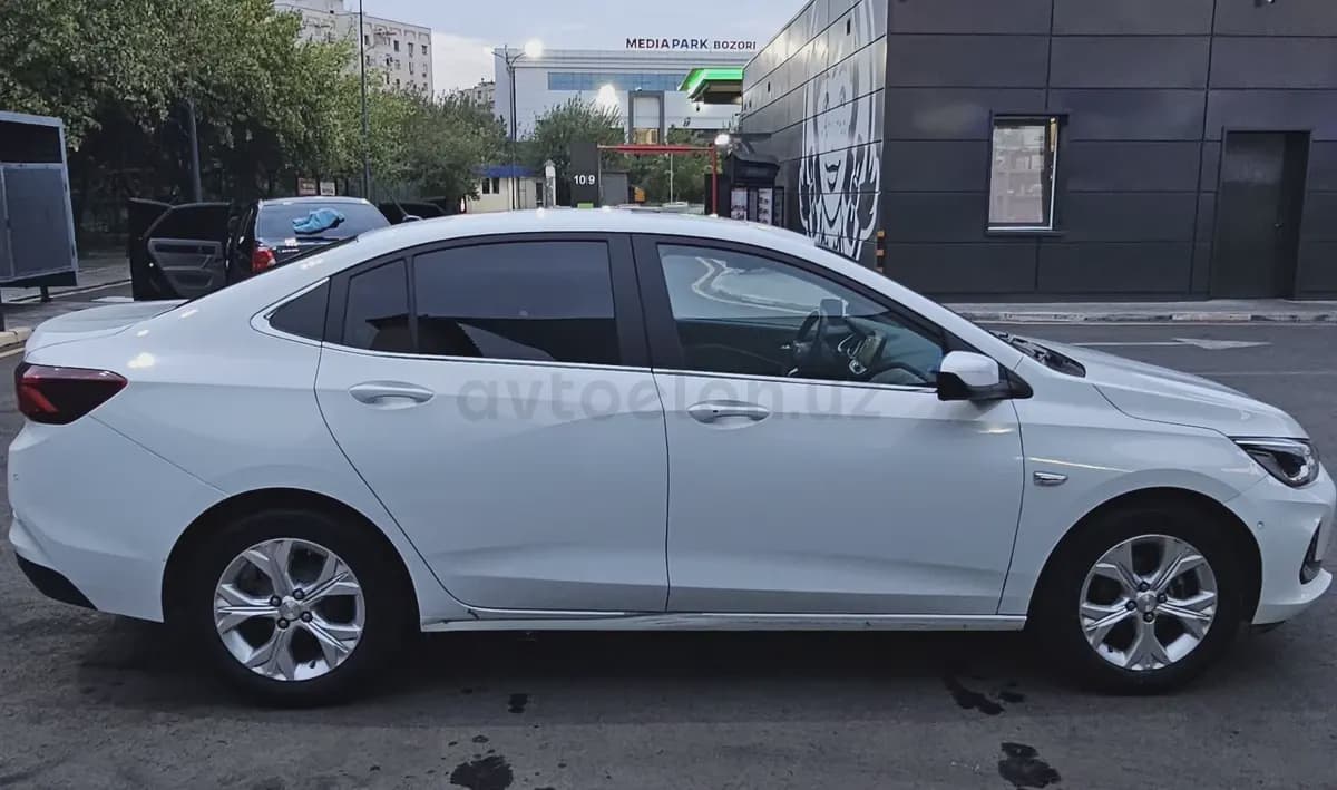 Chevrolet Onix 2023 — 4