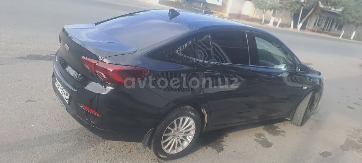 Chevrolet Onix 2023 — 3