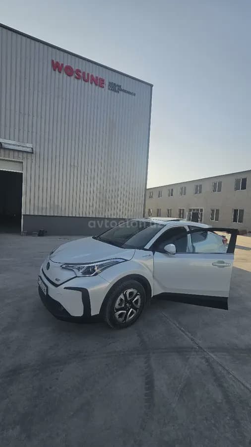 Toyota C-HR 2021 — 1