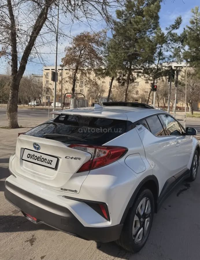 Toyota C-HR 2021 — 3