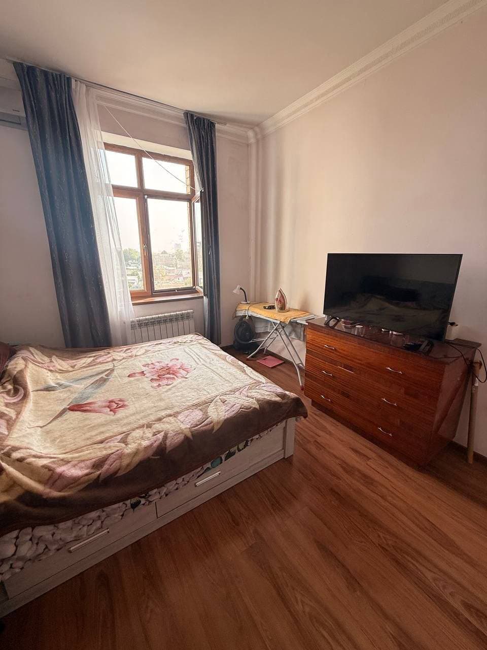 Продаётся 3/5/5 М Улугбекский р-н — 2