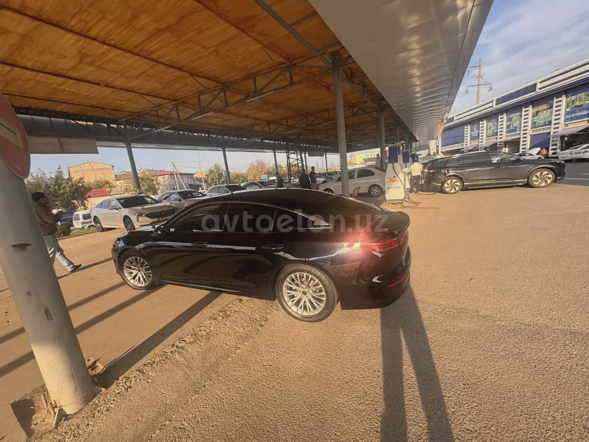 FAW Bestune B70 2025 — 5