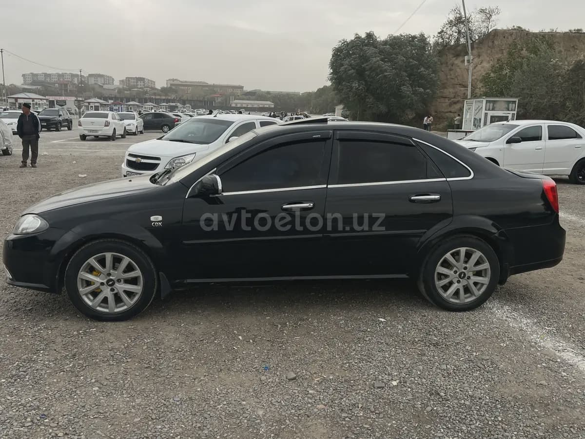 Chevrolet Lacetti, 1 позиция Газ-бензин 2004 — 4