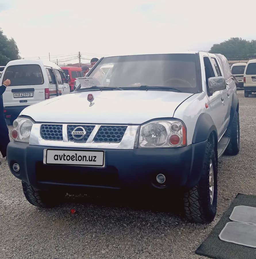 Nissan NP300 2008 — 2