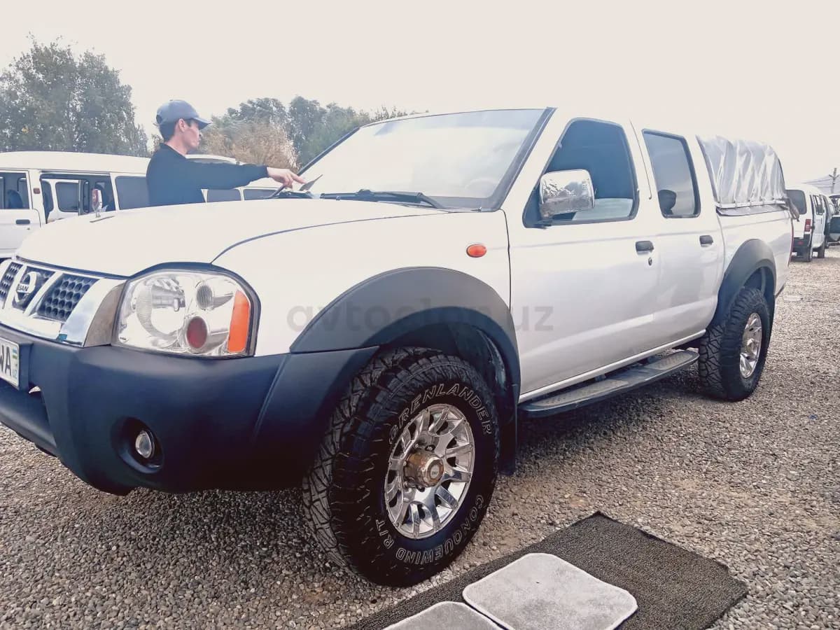 Nissan NP300 2008 — 3