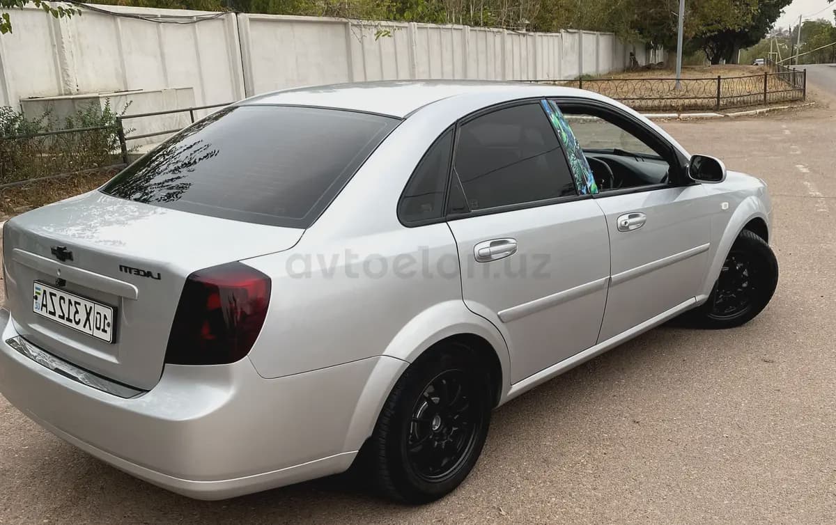 Chevrolet Lacetti, 1 позиция 2011 — 3