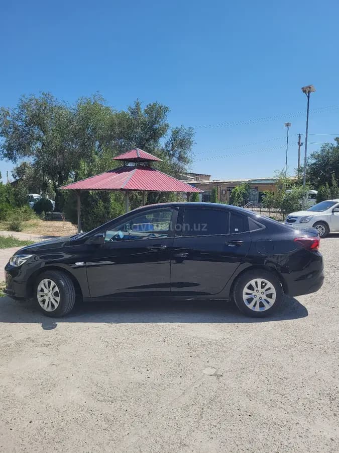 Chevrolet Onix 2023 — 2