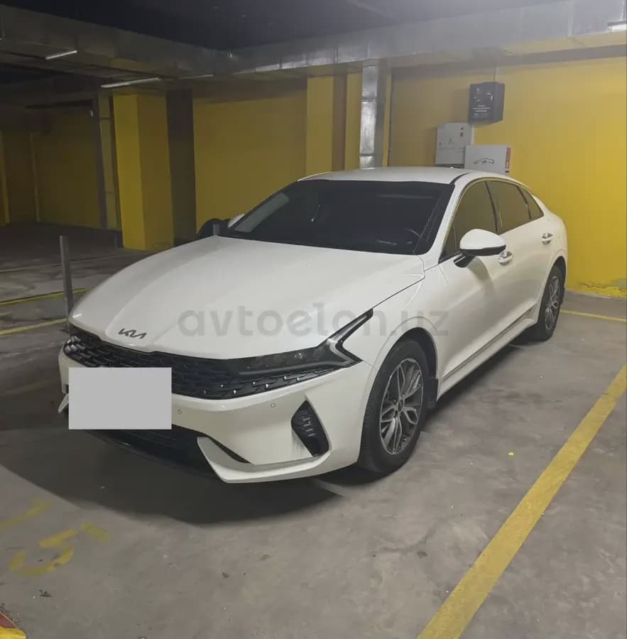 Kia K5 2023 — 2