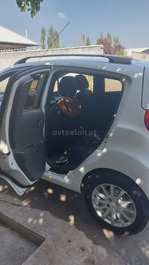Chevrolet Spark, 1 позиция 2011 — 3