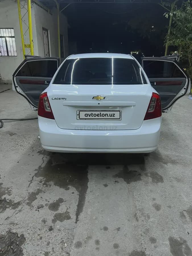 Chevrolet Lacetti, 1 позиция Газ-бензин 2011 — 4