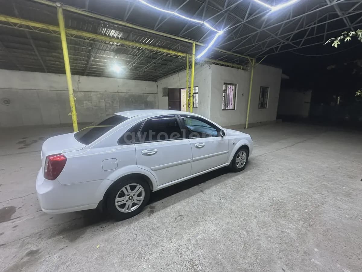 Chevrolet Lacetti, 1 позиция Газ-бензин 2011 — 5
