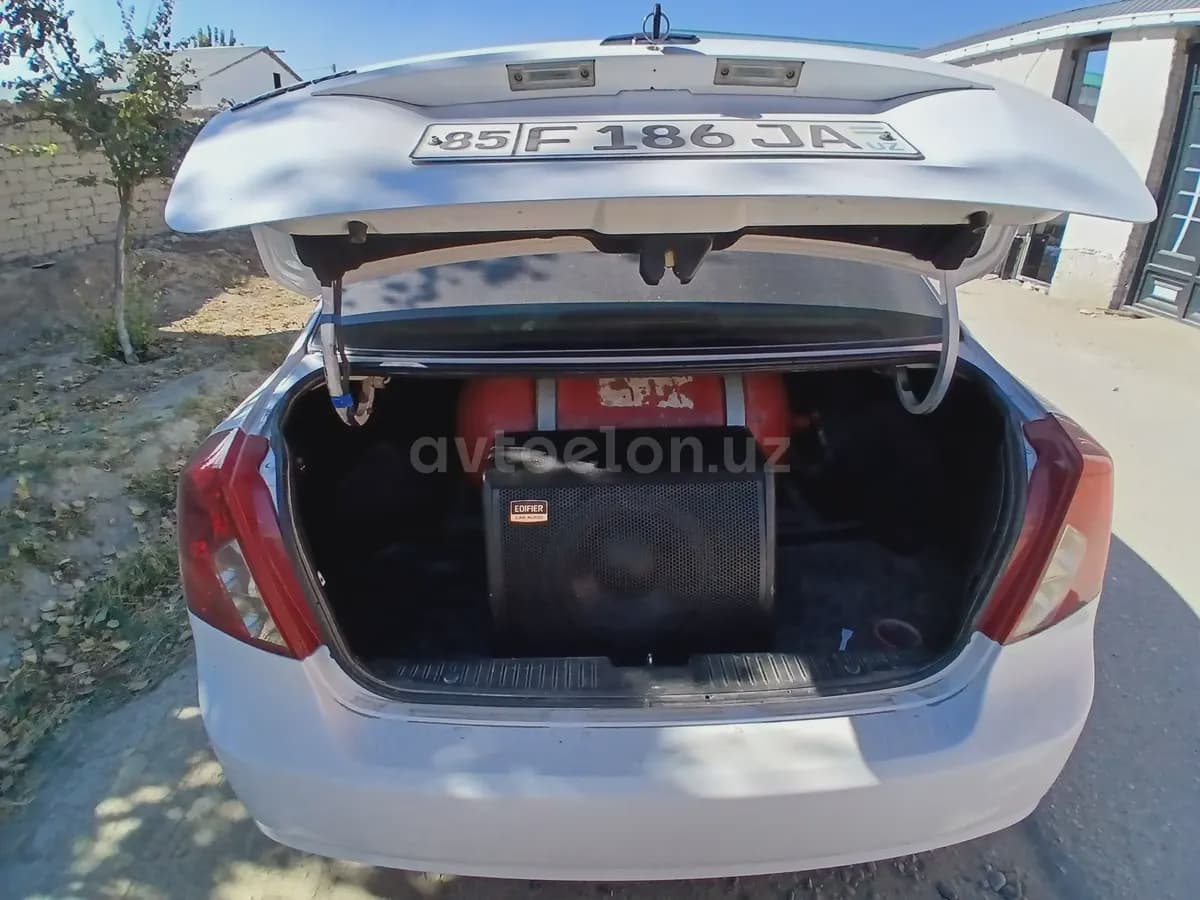 Chevrolet Lacetti, 2 позиция 2010 — 3