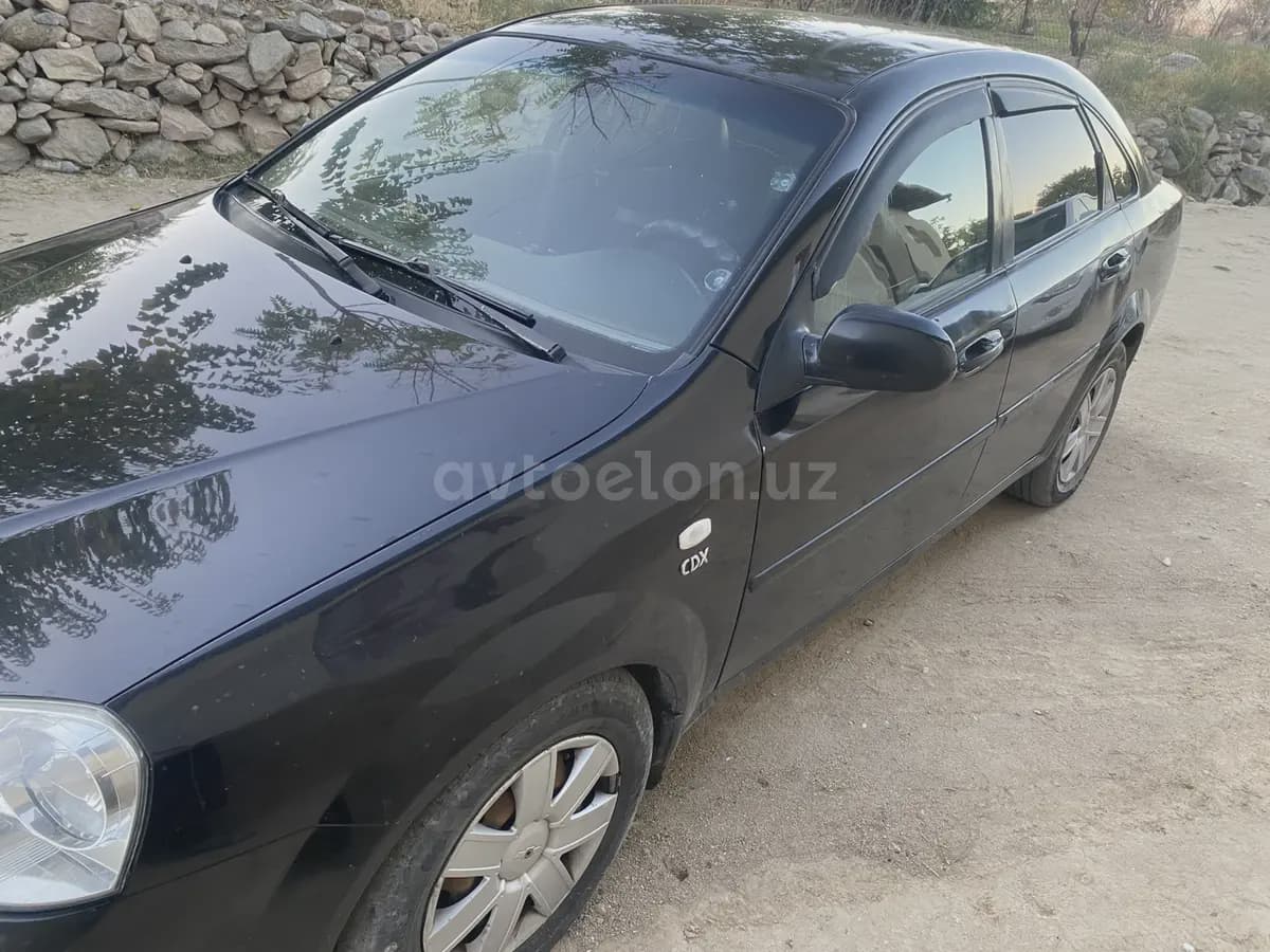 Chevrolet Lacetti, 1 позиция Газ-бензин 2004 — 3