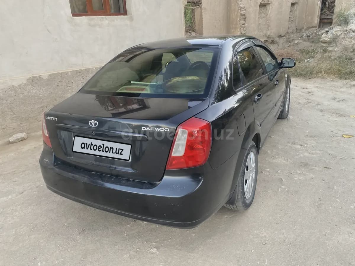 Chevrolet Lacetti, 1 позиция Газ-бензин 2004 — 4