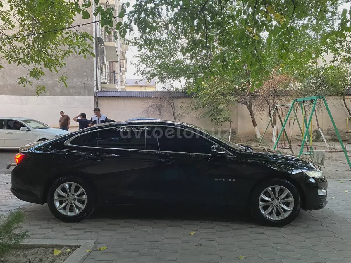 Chevrolet Malibu 2 2022 — 2