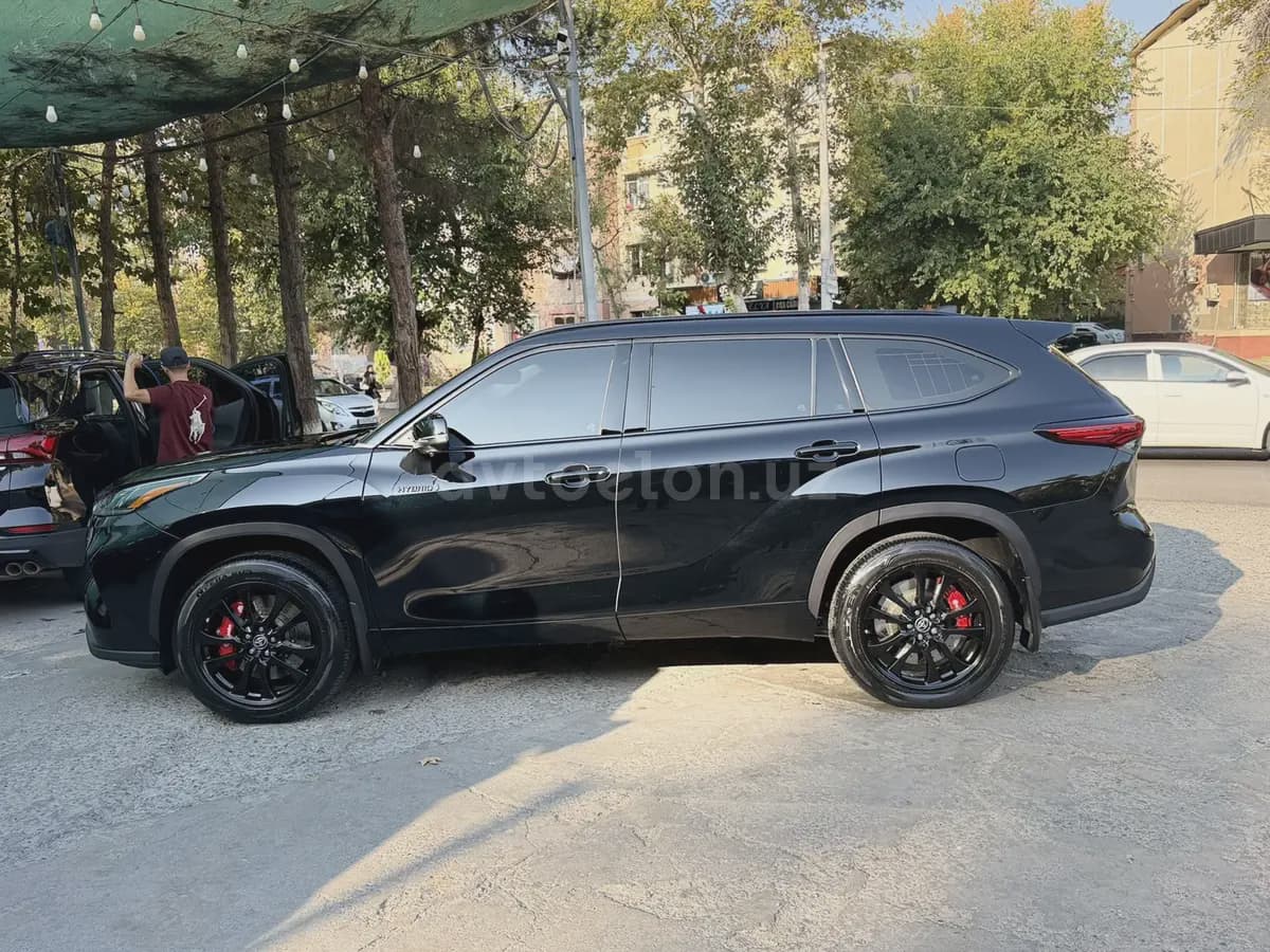 Toyota Highlander 2021 — 3