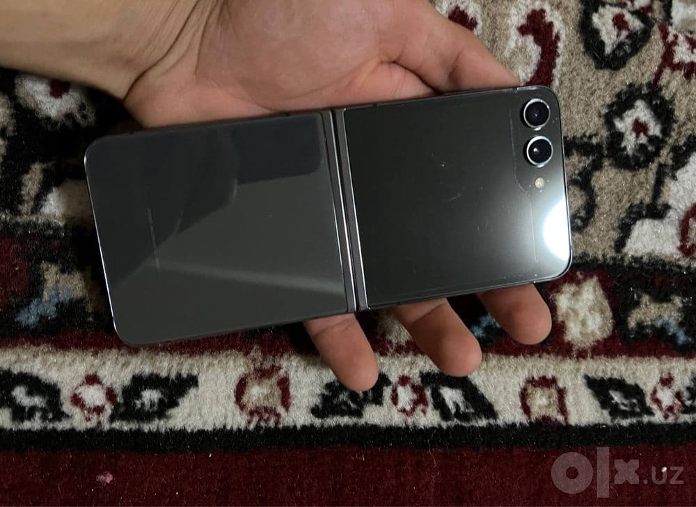 Samsung Galaxy Z Flip 5 — 1