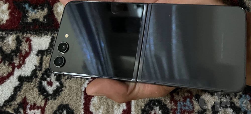 Samsung Galaxy Z Flip 5 — 2