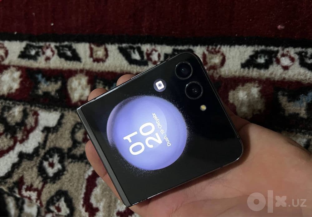 Samsung Galaxy Z Flip 5 — 5