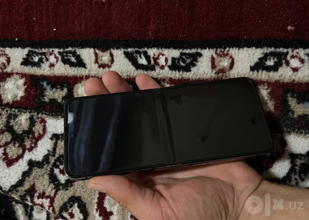 Samsung Galaxy Z Flip 5 — 7