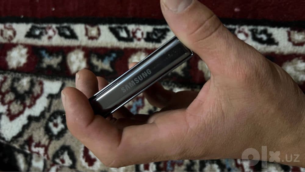 Samsung Galaxy Z Flip 5 — 8