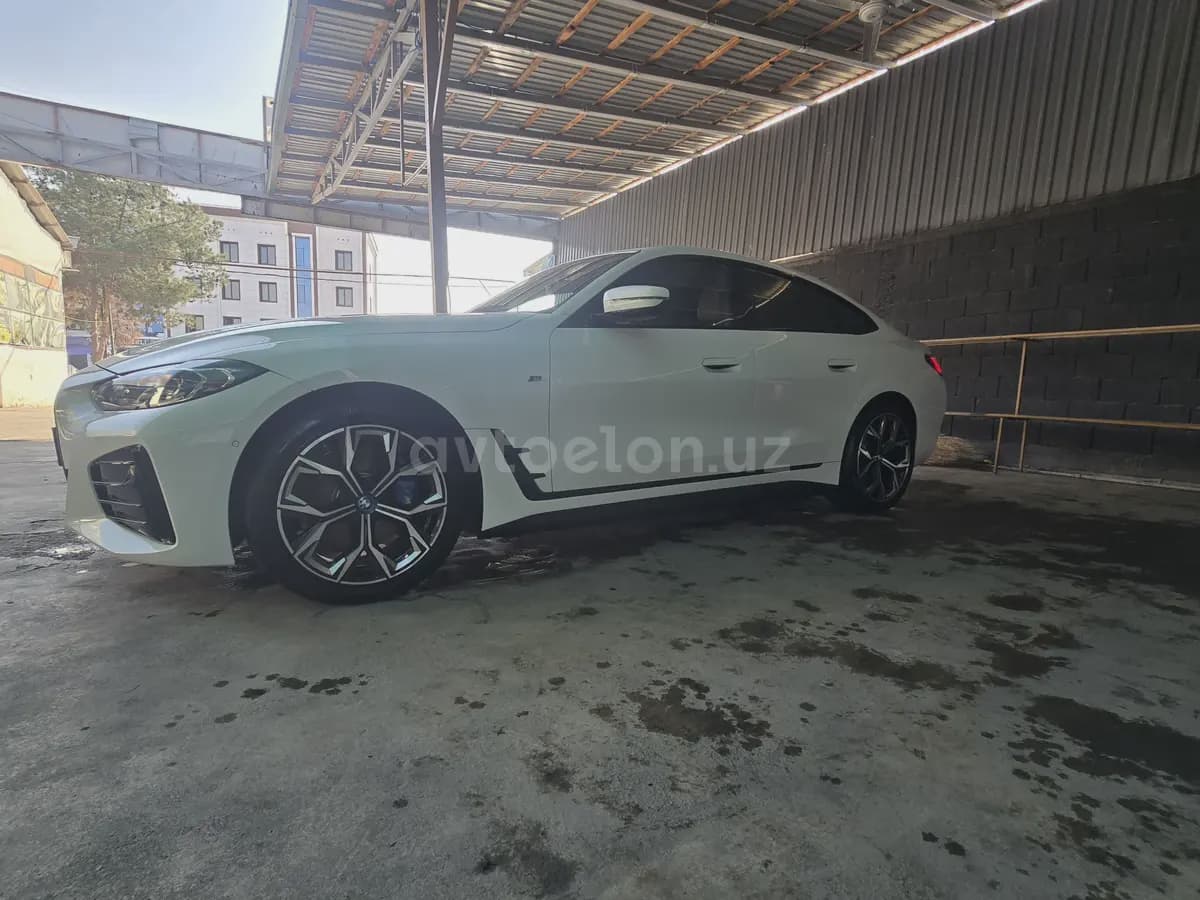 BMW i4 2023 — 2